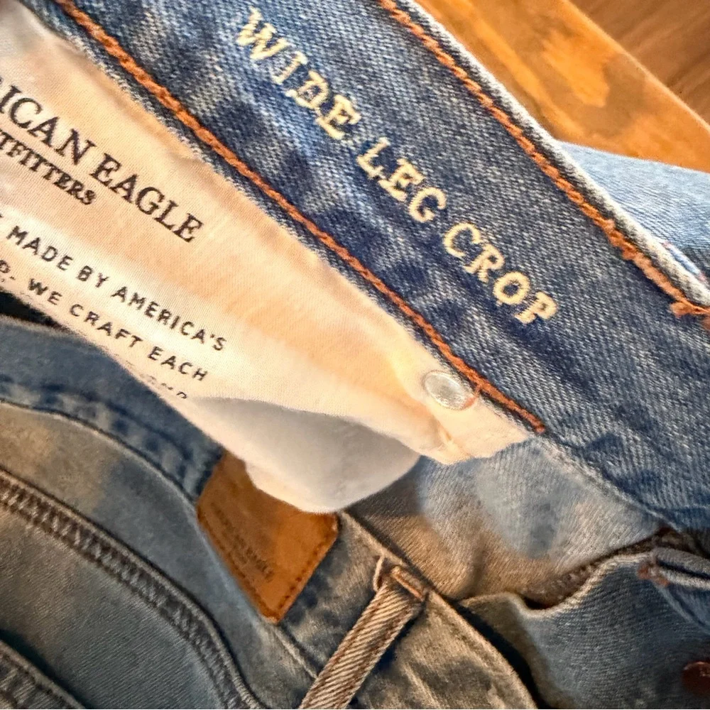 American Eagle Outfitters Light Blue Ankle Crop Jeans - Picture 4 of 10